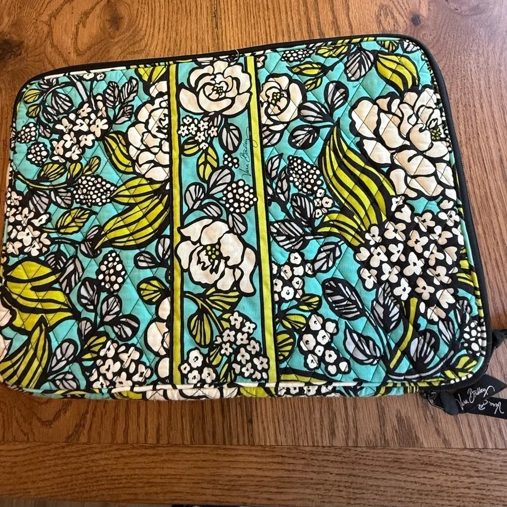 SOLD Vera Bradley Island, Bloom, 17 “ laptop sleeve case bag - Picture 4 of 9